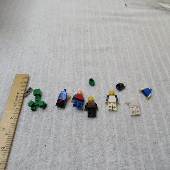 Lego Minifigures Mixed Lot Parts And Accessories Random Torso Legs Hats - Picture 6 of 7